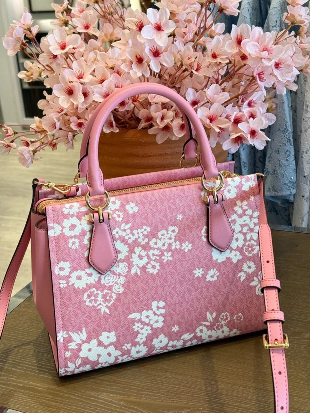 MICHAEL KORS Marilyn Medium Printed Signature Logo Satchel Carnation NWT - Picture 4 of 9
